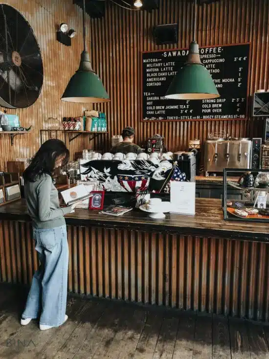 دکور قهوه فروشی با چوب